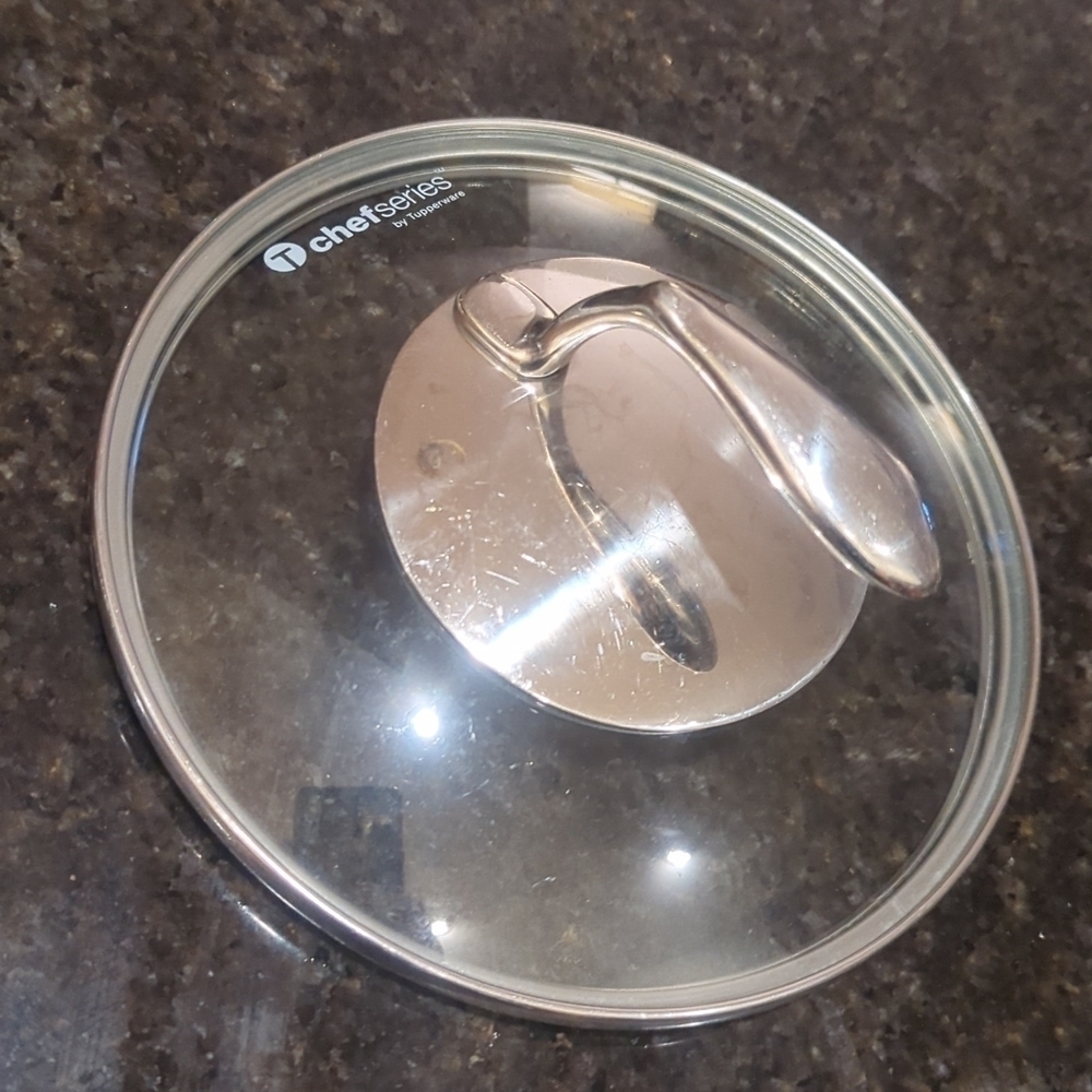 TUPPERWARE T chef series 2.5 quart saucepan lid